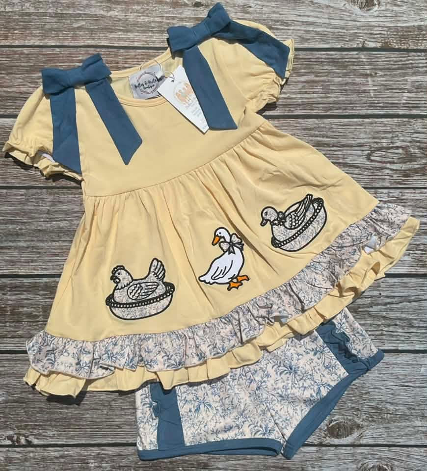 Vintage Duckling Girl Short Set
