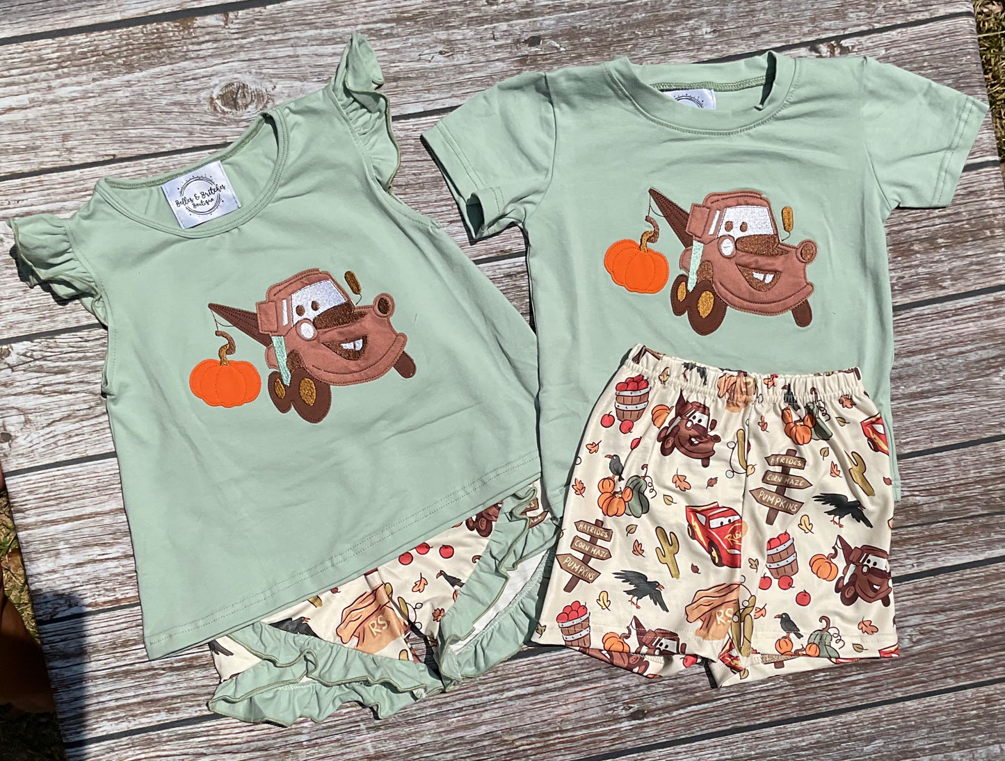 Towin’ Pumpkins Sibling Match