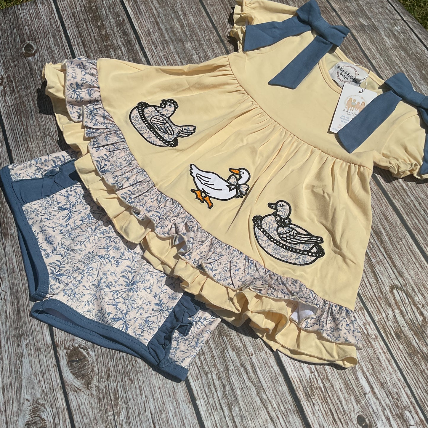 Vintage Duckling Girl Short Set