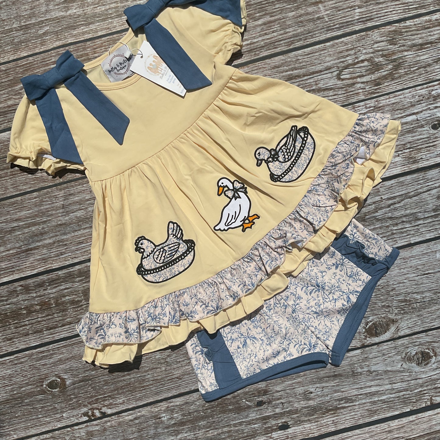 Vintage Duckling Girl Short Set